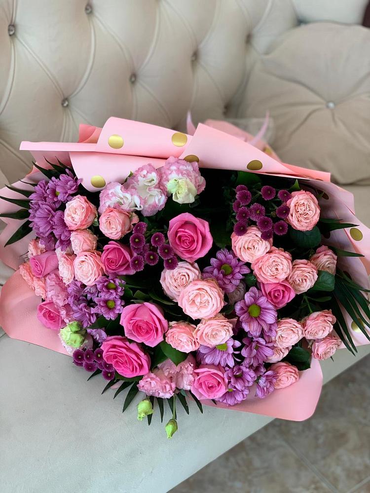 Букет цветов из: Хризантемы, Розы и Лизиантусы в Рыбинске