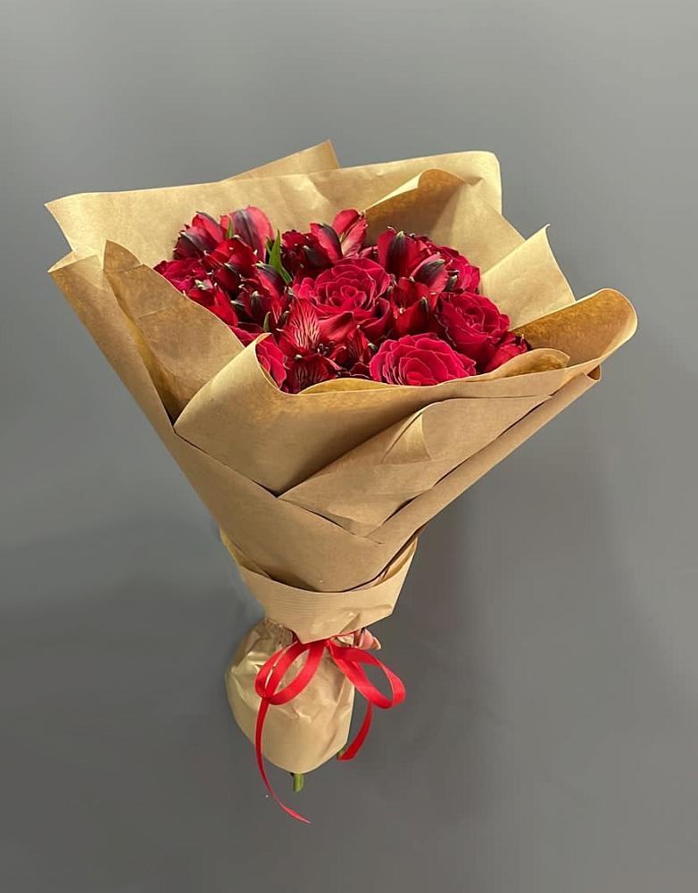 Букет цветов из: Альстромерии и Розы в Рыбинске