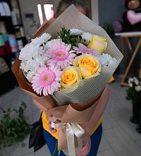 Букет цветов из:  Герберы, Розы и Хризантемы в Рыбинске