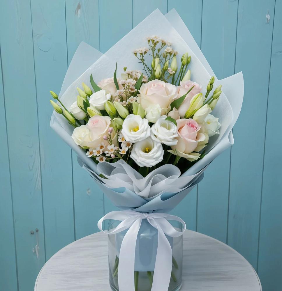 Букет цветов из: Розы и Лизиантусы в Рыбинске