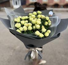 Букет Белые кустовые розы Солинеро в Рыбинске