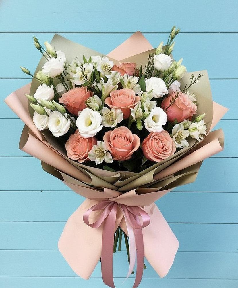 Букет цветов из: Розы, Альстромерии и Лизиантусы в Рыбинске