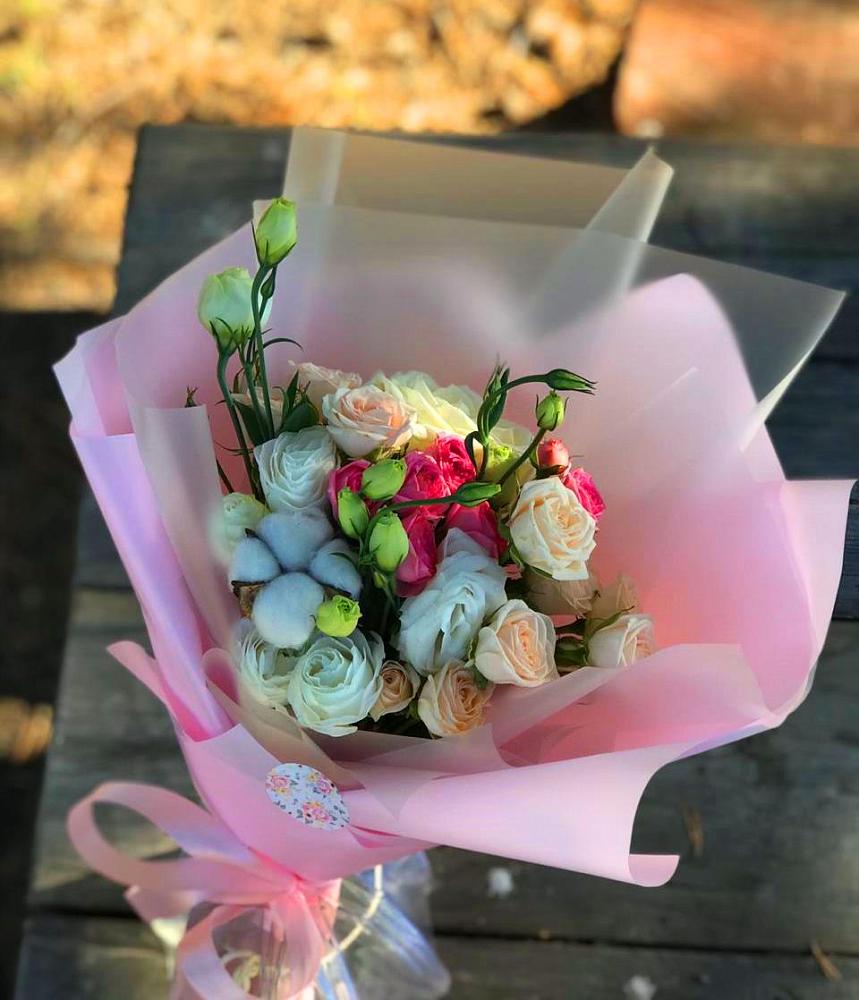 Букет цветов из: Розы и Лизиантусы в Рыбинске