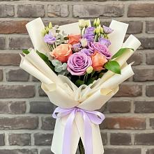 Букет цветов из:  Лизиантусы и Розы в Рыбинске