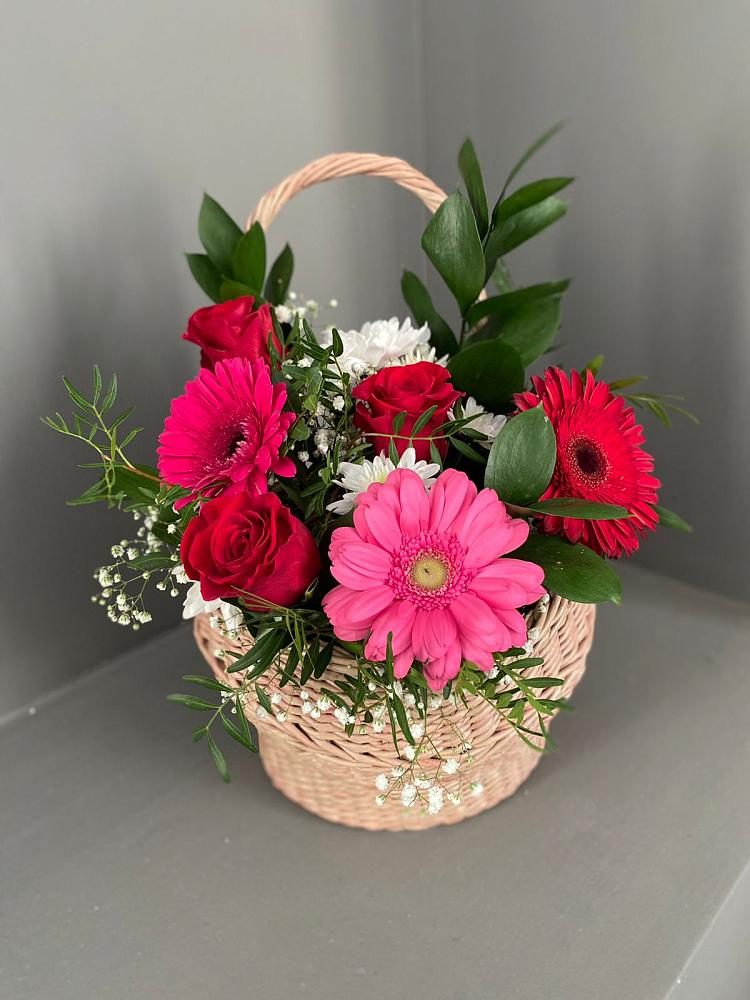 Цветочная композиция из Розы, Хризантемы и Герберы в корзине в Рыбинске