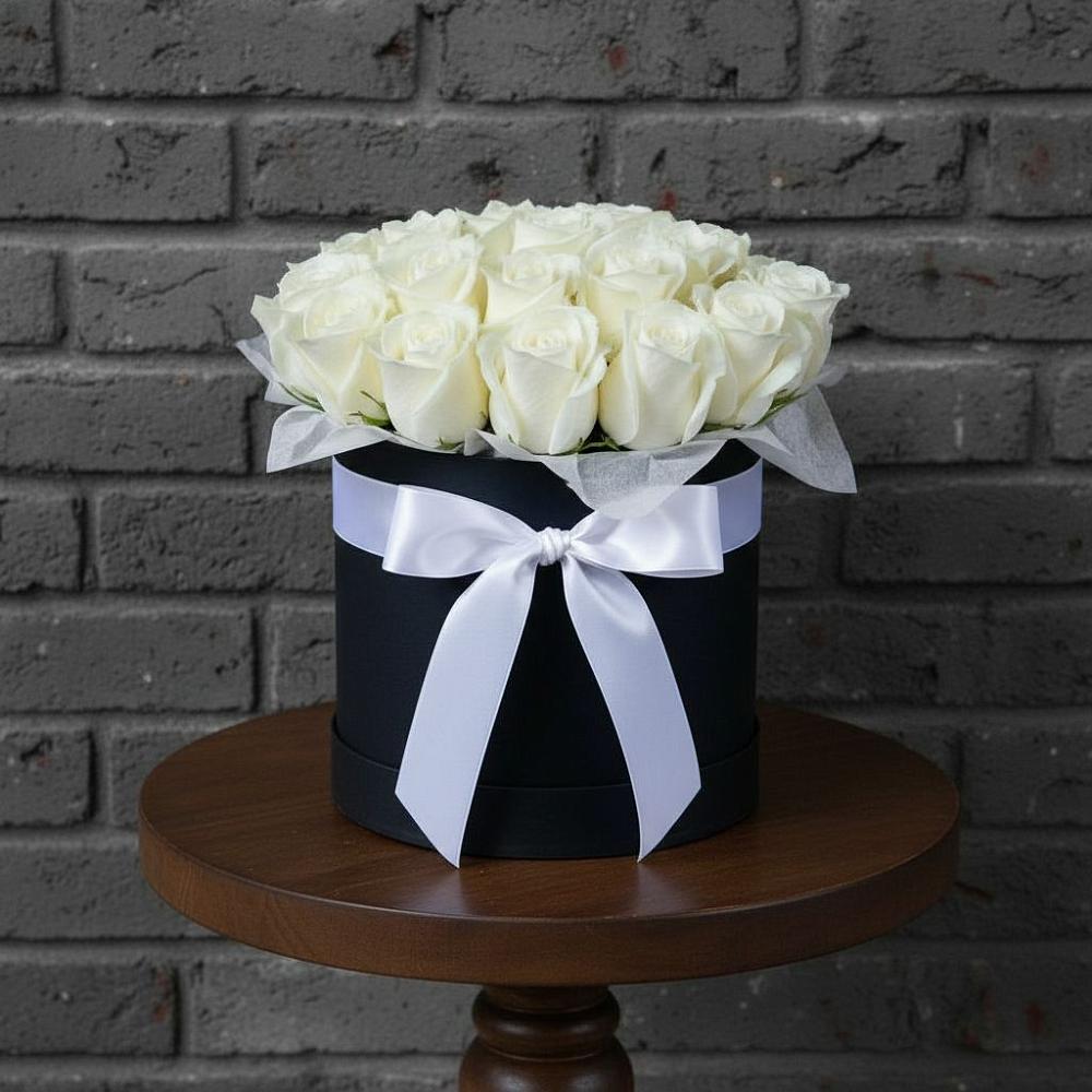 Цветочная композиция из Розы в шляпной коробке в Рыбинске