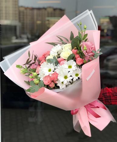 Букет цветов из: Розы, Лизиантусы и Хризантемы в Рыбинске