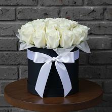 Цветочная композиция из Розы в шляпной коробке в Рыбинске